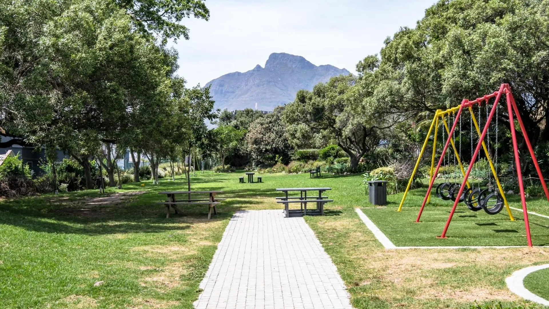De Waterkant Townhouse With Pool Access 116 Dwp Cape Town South Africa
