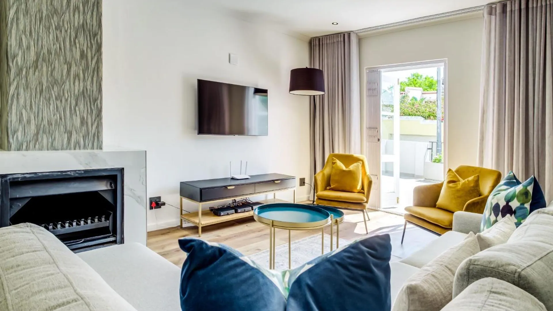 De Waterkant Townhouse With Pool Access 116 Dwp Cape Town South Africa